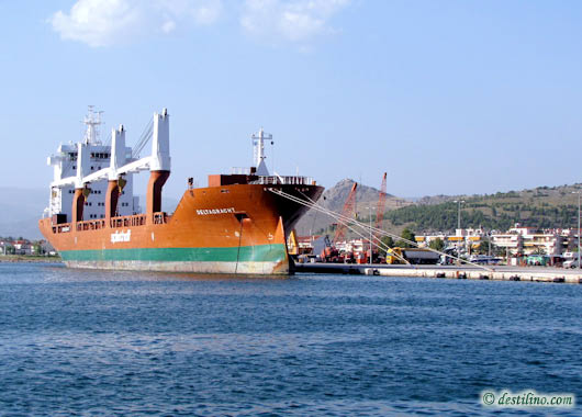 Port en Poloponse, Grce