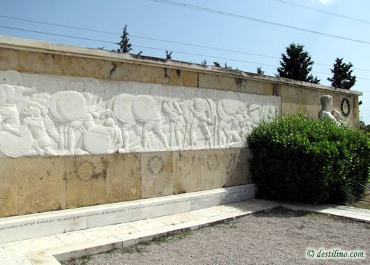 Lily au monument en l'honneur des Spartiates de Thermopyles, Grce